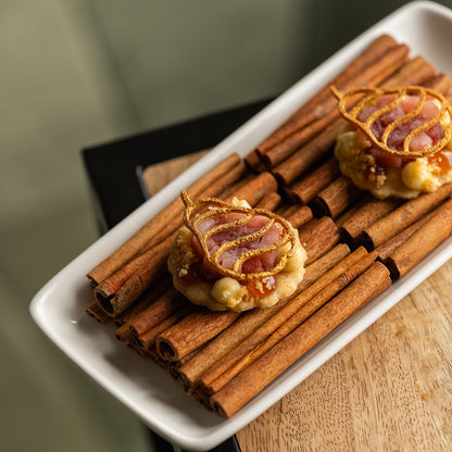Food photo with tuile made using Toolculinair Pyrus silicone tuile mold – photo by Platefully